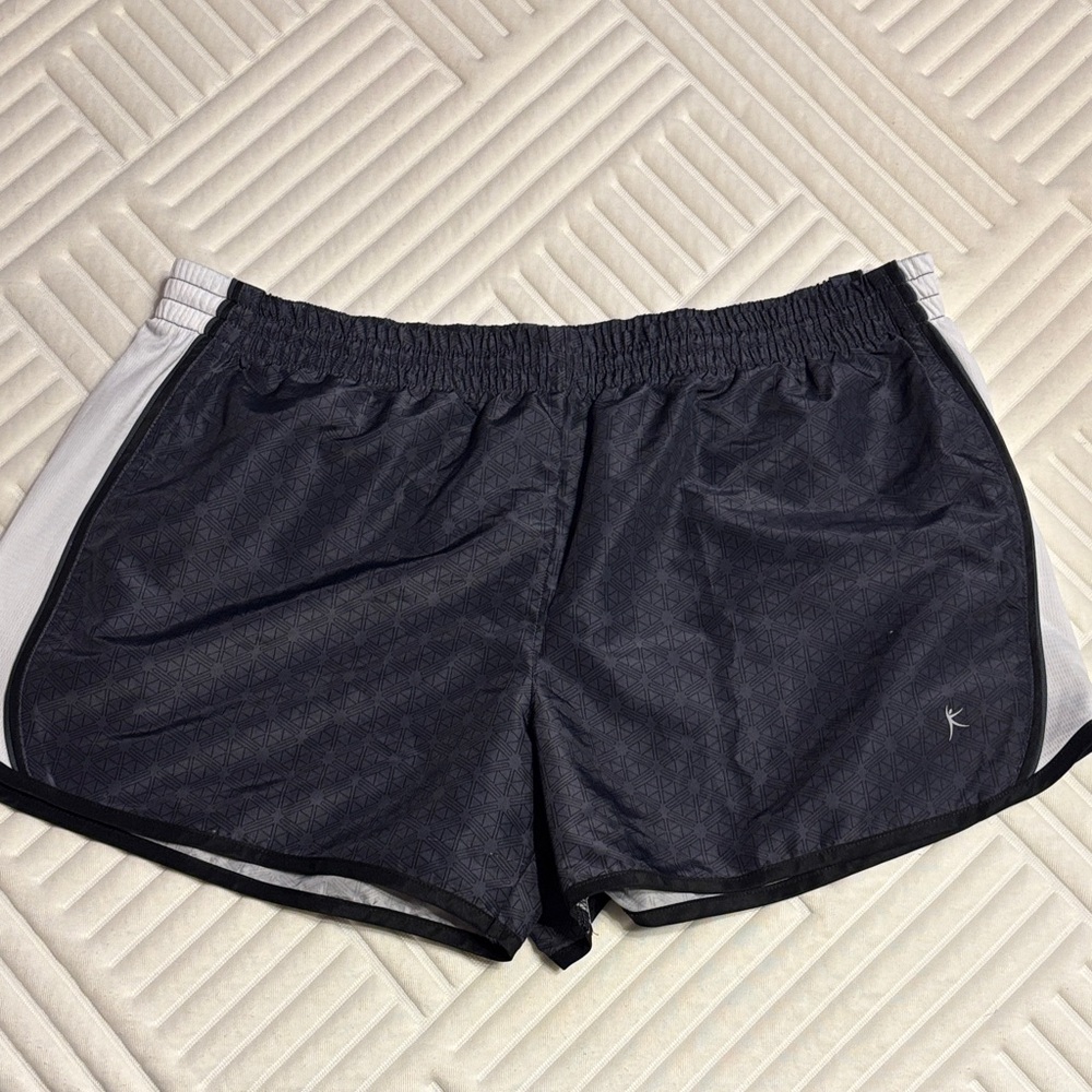 Danskin Now Black and Gray Athletic Shorts size xl (16-18)